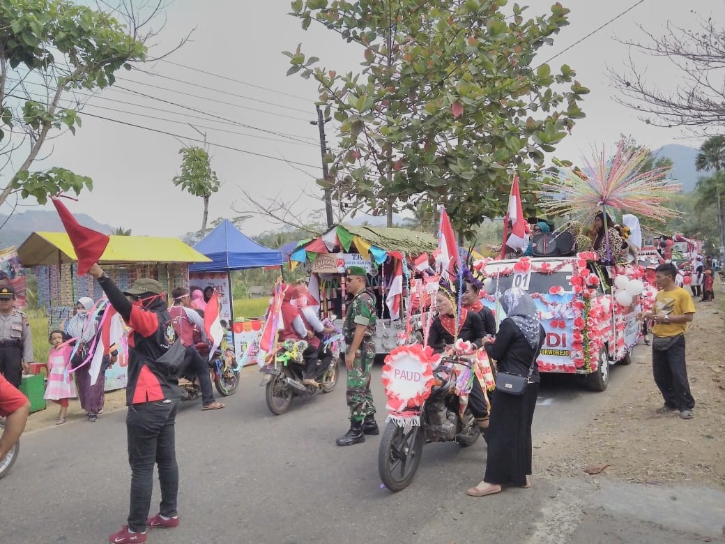 Semarak dan Meriah Karnaval Kecamatan Bruno 