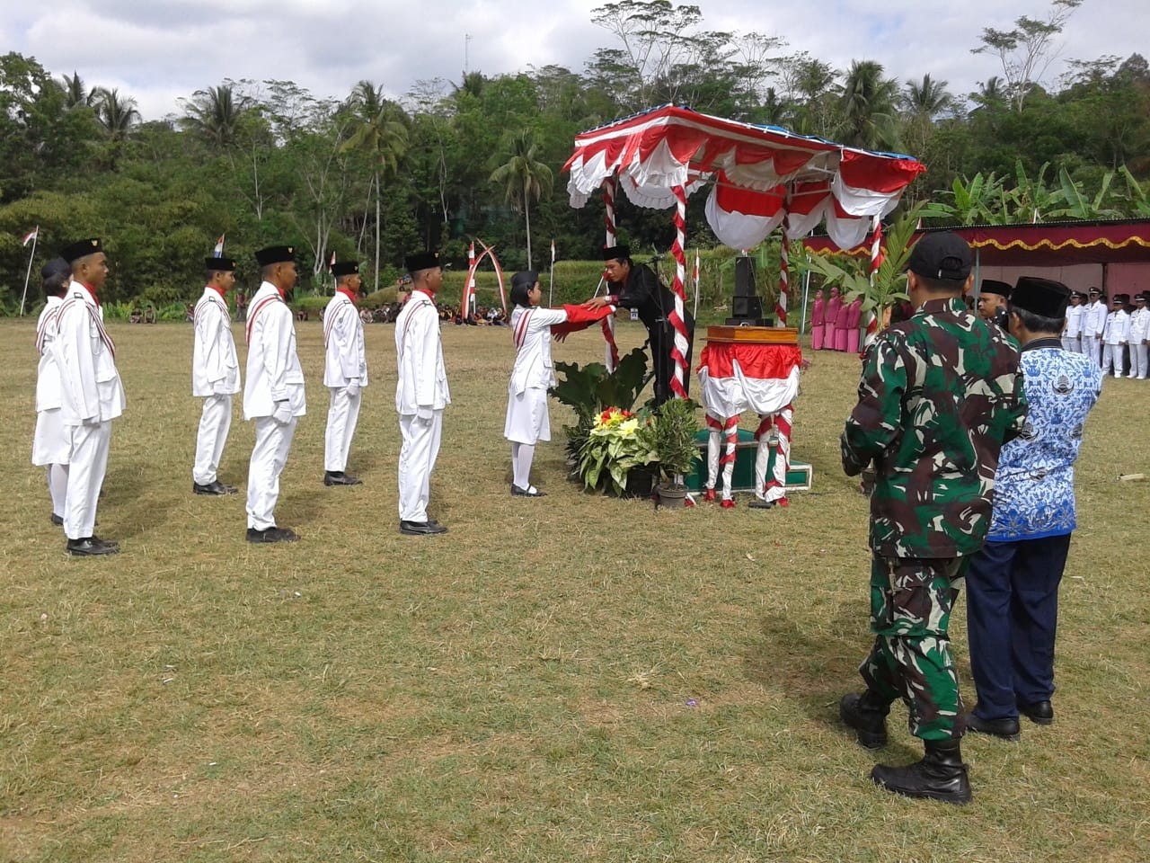 Upacara Penurunan Bendera Merah Putih dalam Rangka HUT RI Ke-74