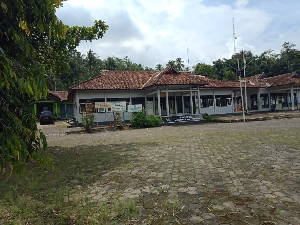 Kantor_Kecamatan_Bruno_Sebelum_Pembangunan.jpg