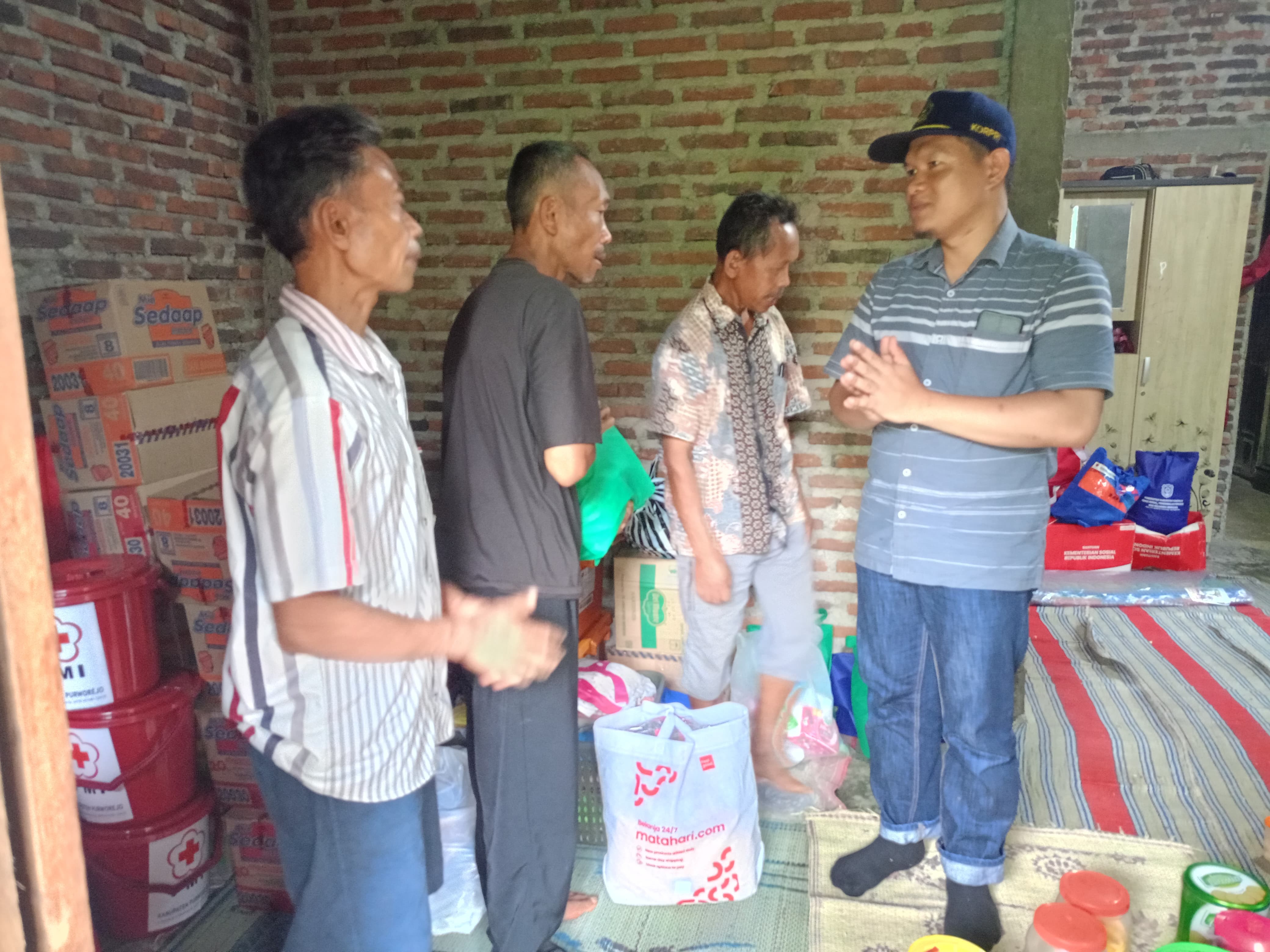 Penyaluran Bantuan Sosial di Desa Pakisarum