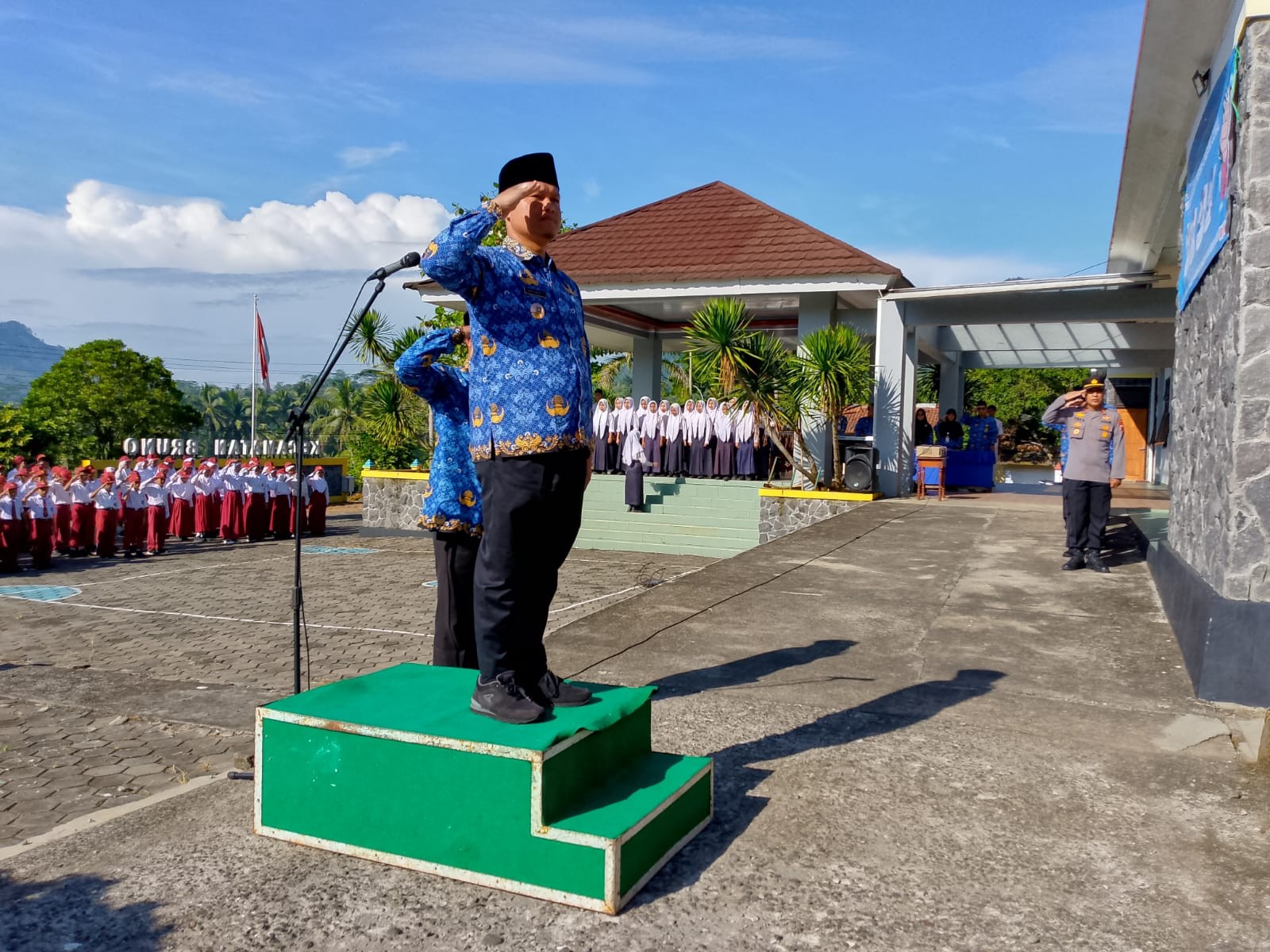 Upacara Memperingati Hari Pendidikan Nasional Tahun 2025