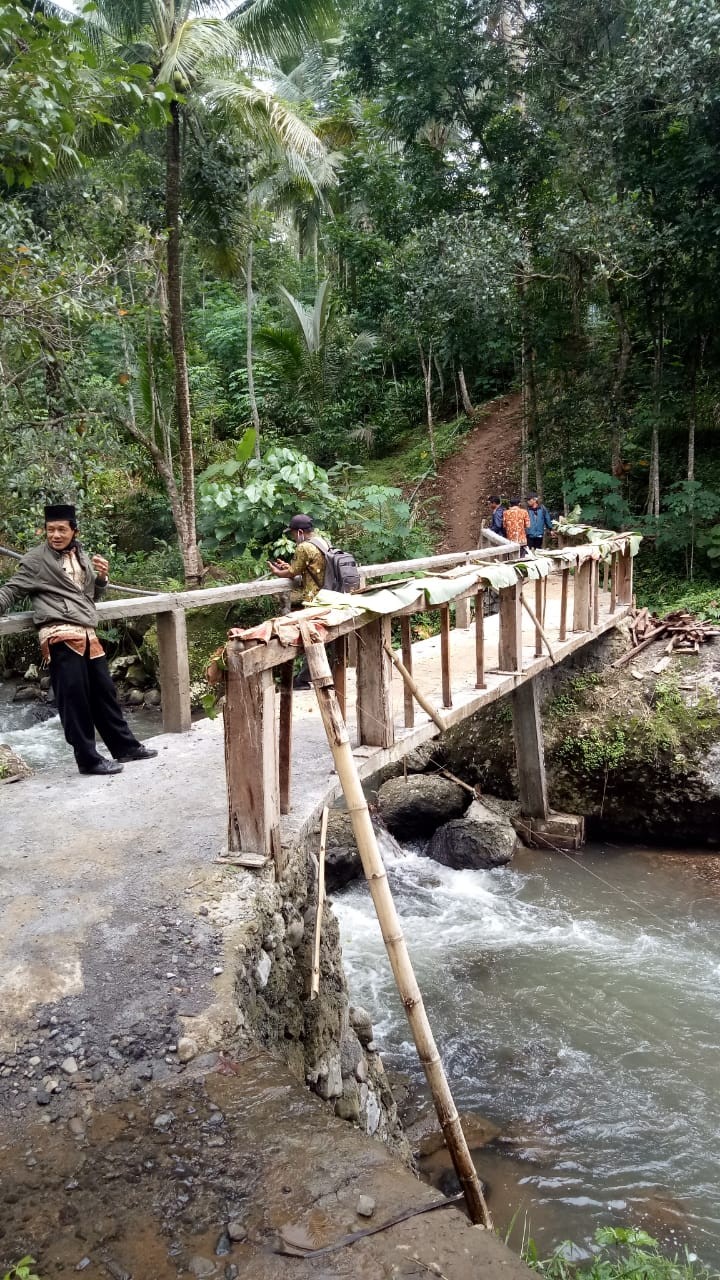 Monitoring Pembangunan Jembatan Di Desa Watuduwur, Kecamatan Bruno 