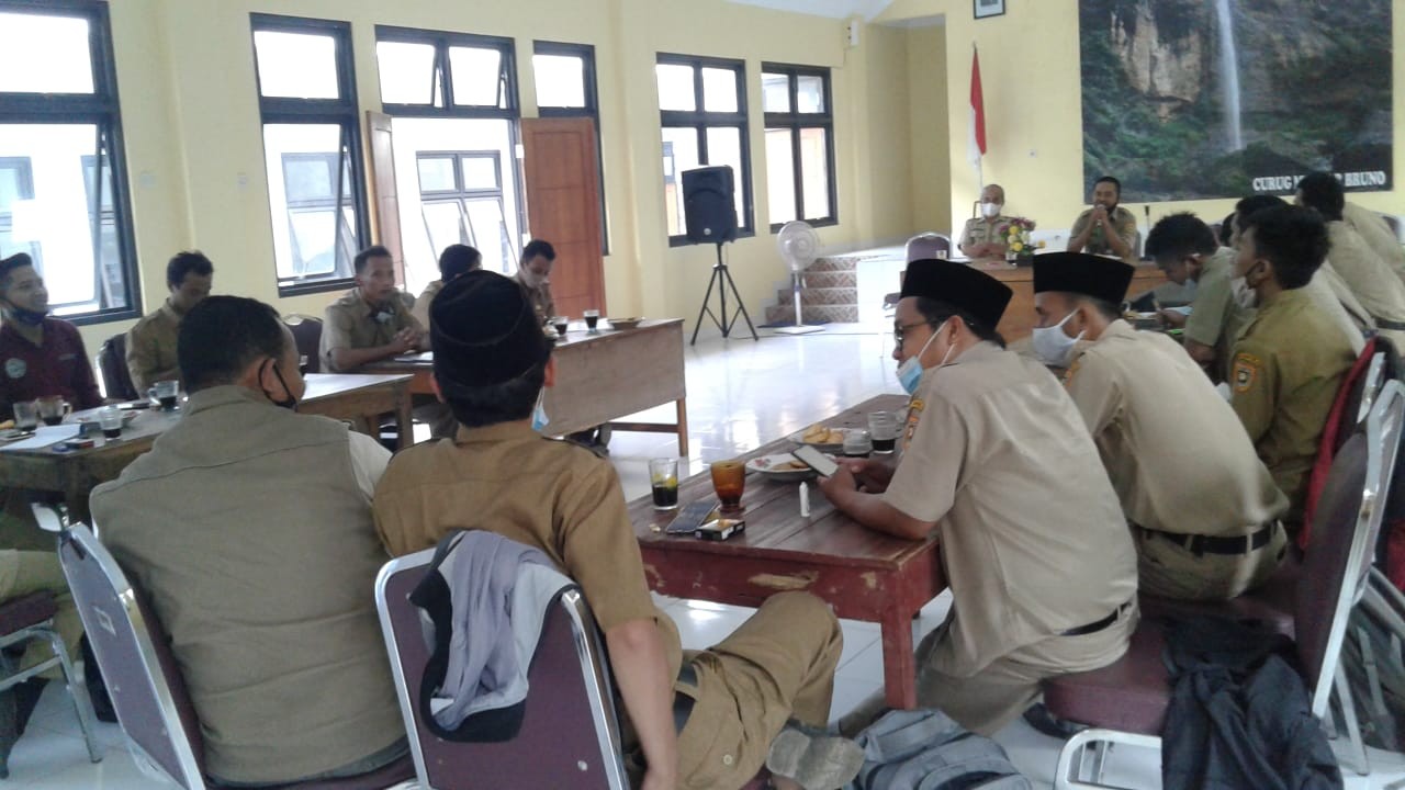 Rapat Perubahan APBDes di Aula Kantor Kecamatan Bruno 