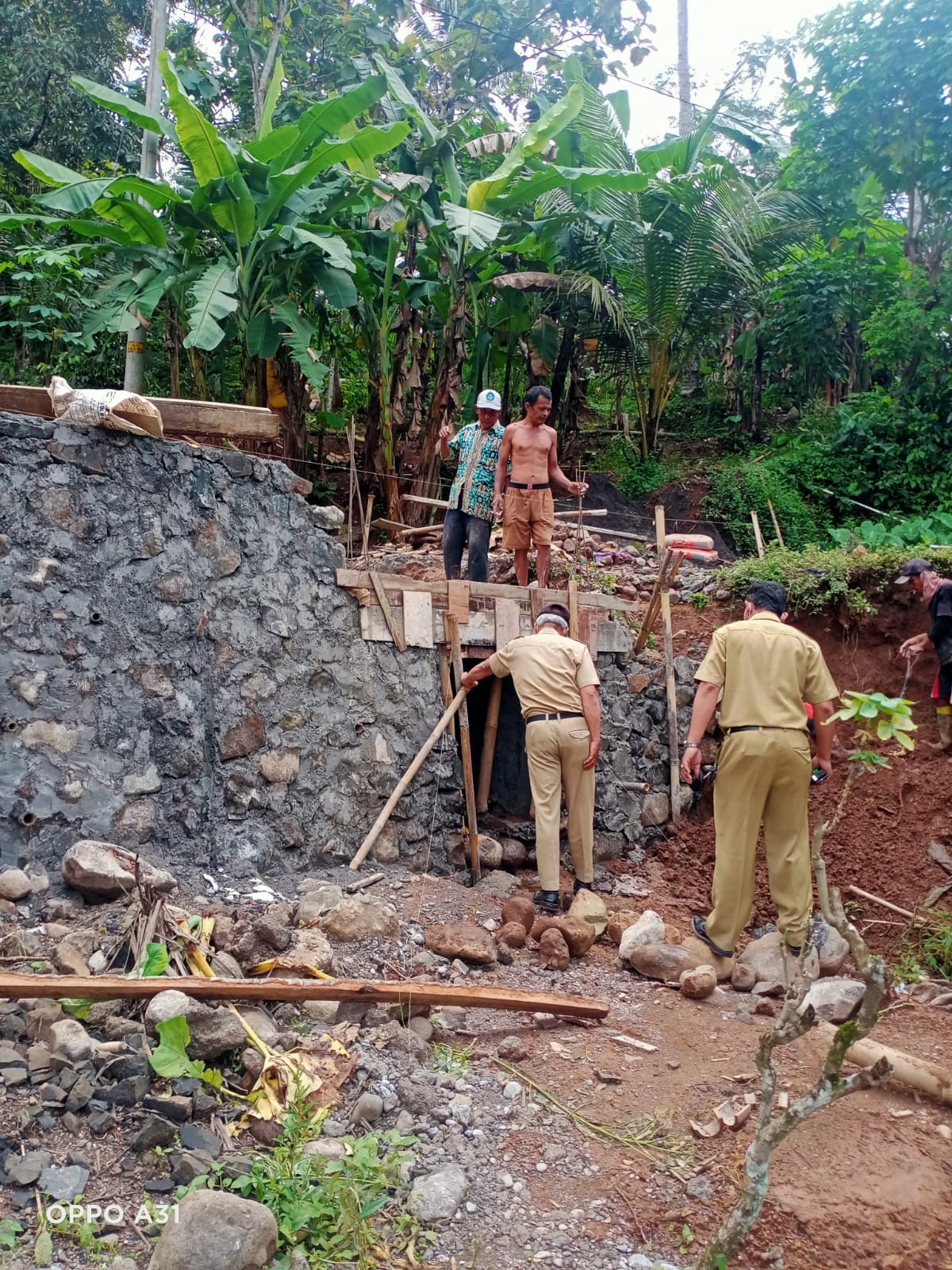 Monitoring Pembangunan Jembatan di Desa Gowong, Kecamatan Bruno