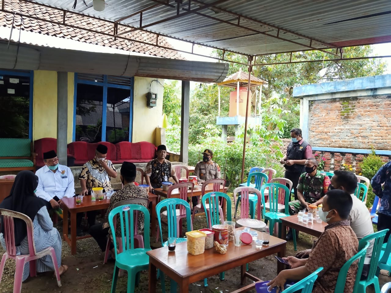 Pemberian Santunan di Desa Kemranggen Kecamatan Bruno 