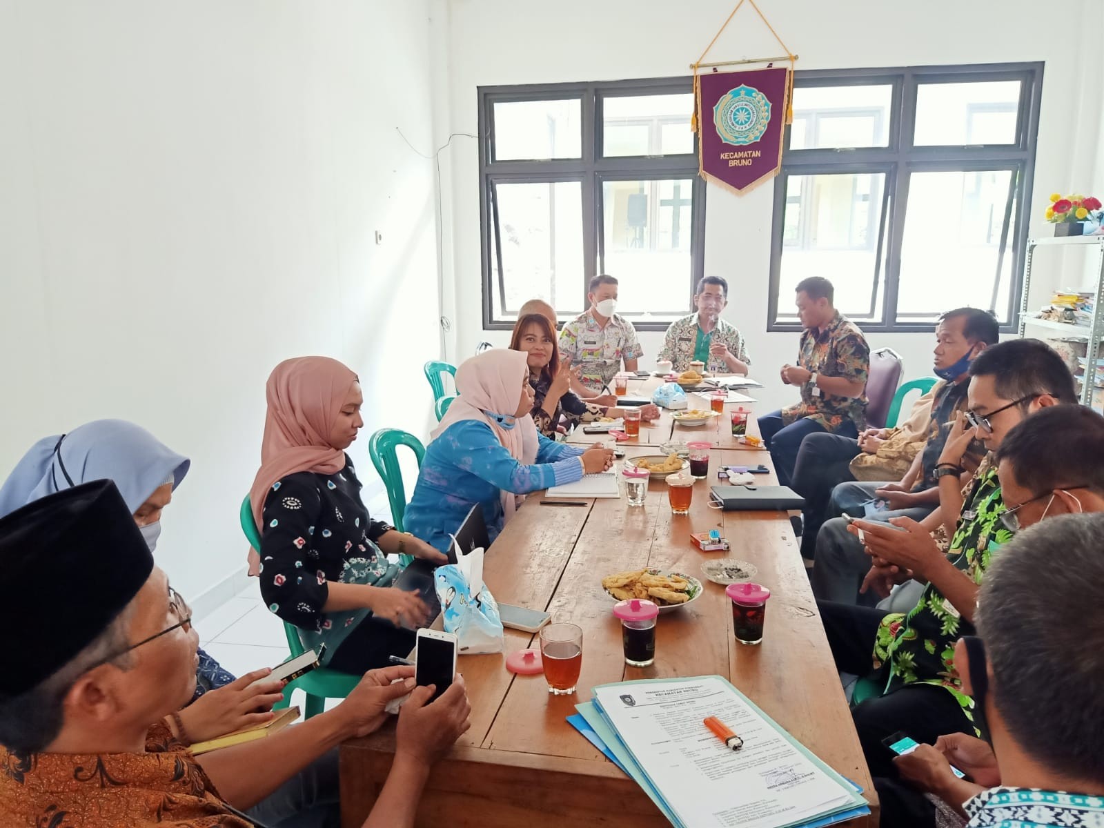 Staff Meeting Kecamatan Bruno Bulan Januari 