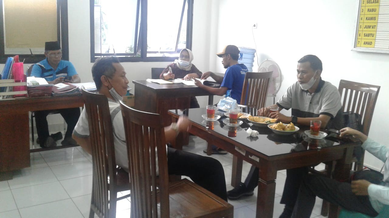 Rapat Terkait Bangub di Ruang PMD Kantor Kecamatan Bruno