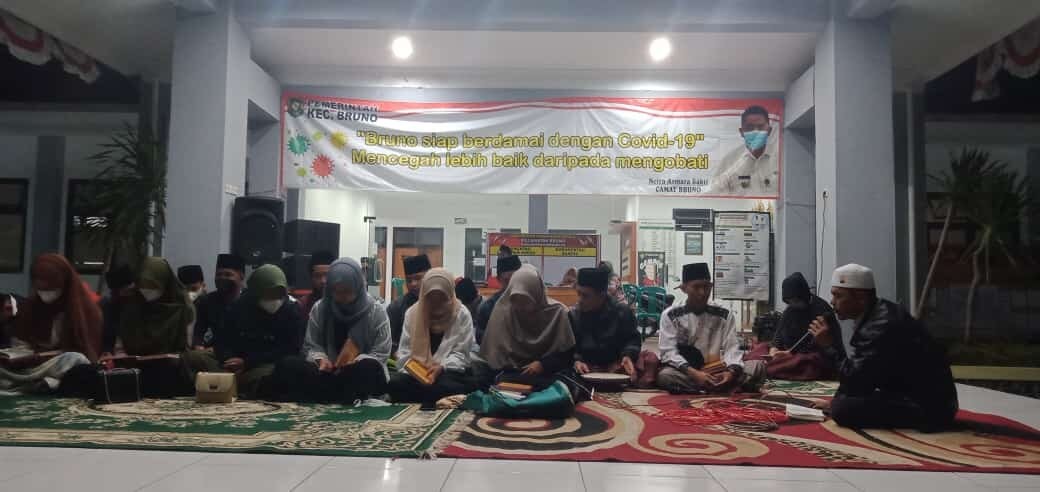 Mujahadah dan Sholawat Malam Minggu di Pendopo Kantor Kecamatan Bruno