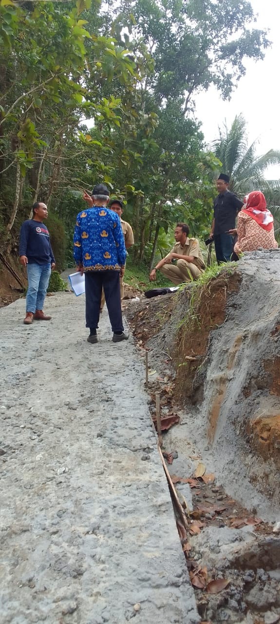 Monitoring Pembangunan JUT Rabat Beton di Kedung Kidang sikempong Desa Kaliwungu