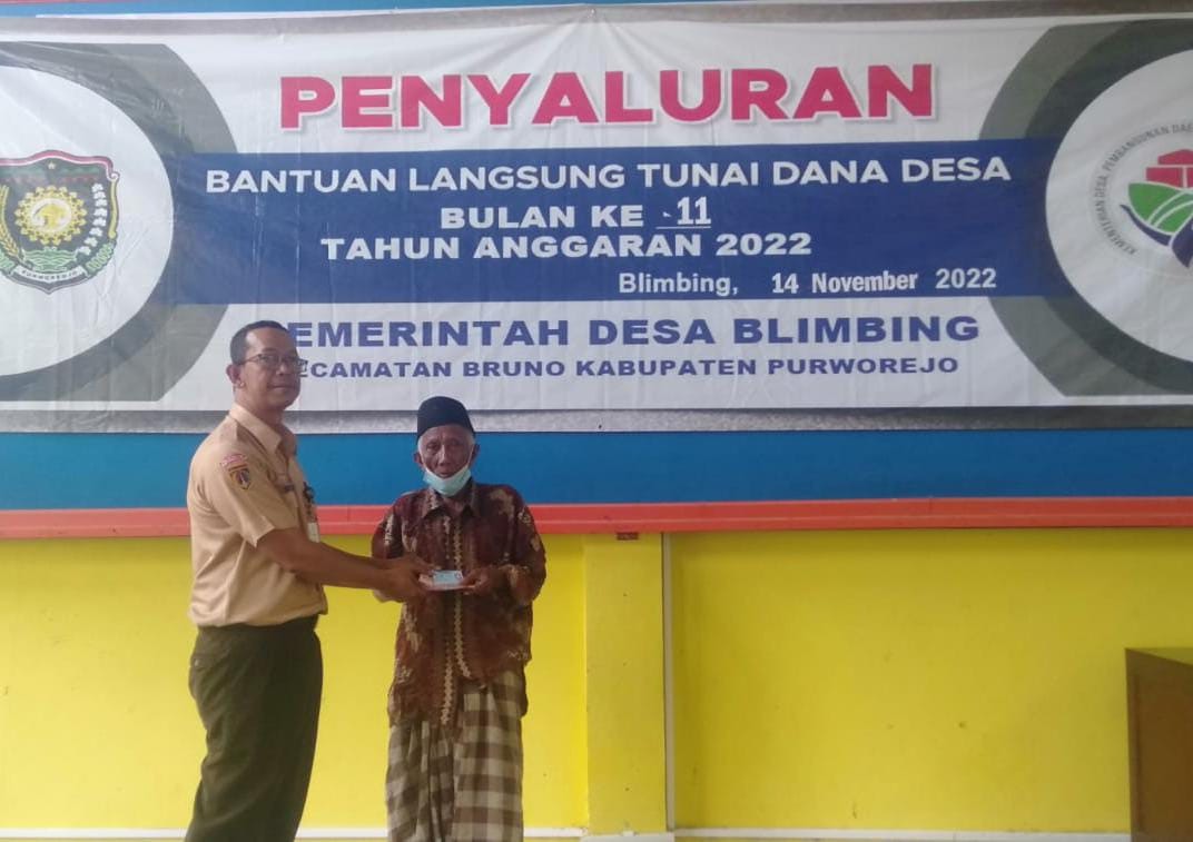 Penyerahan BLT DD di Desa Blimbing