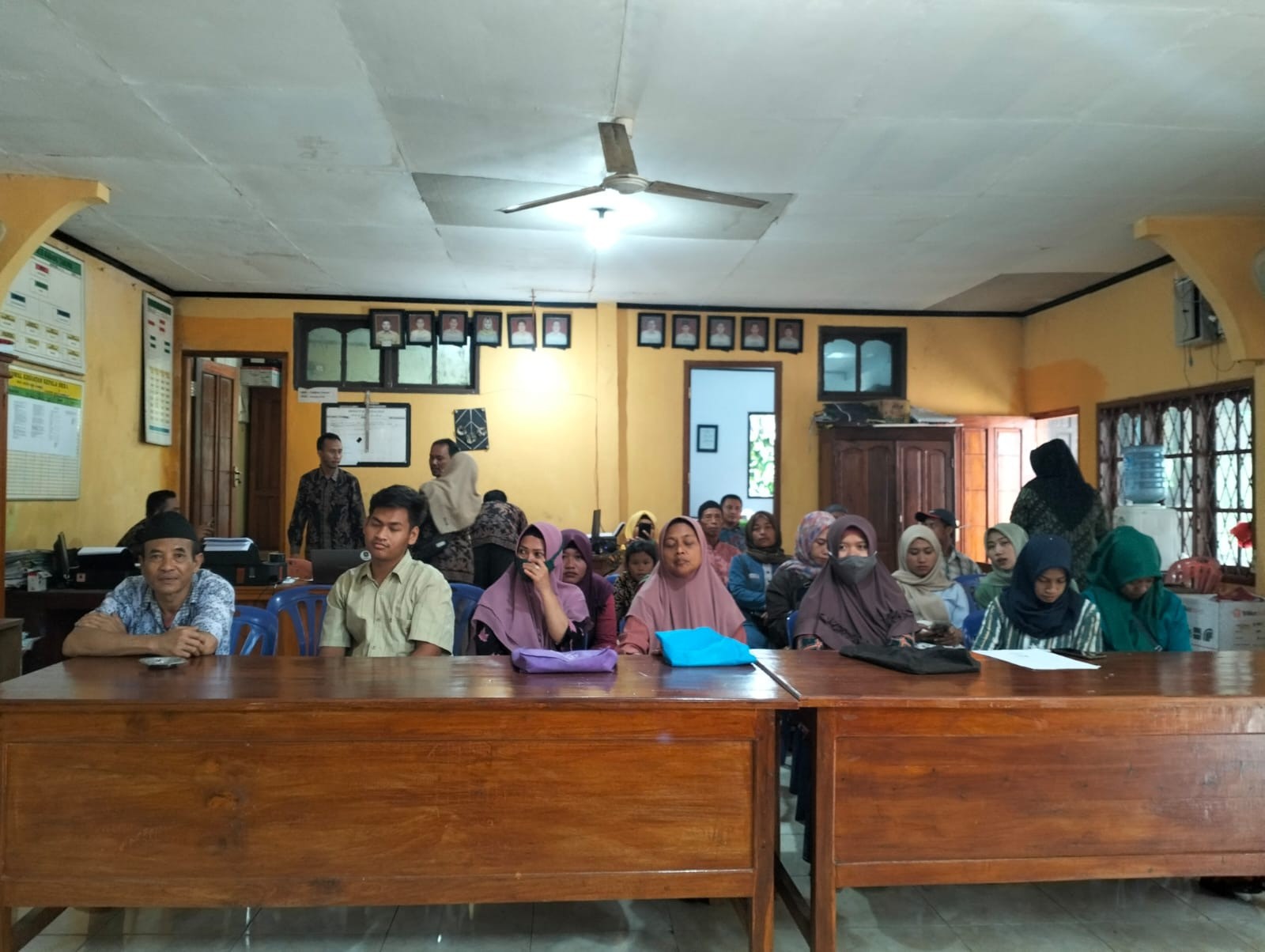 Penyerahan Sertifikat Tanah Program PTSL di Desa Kaliwungu