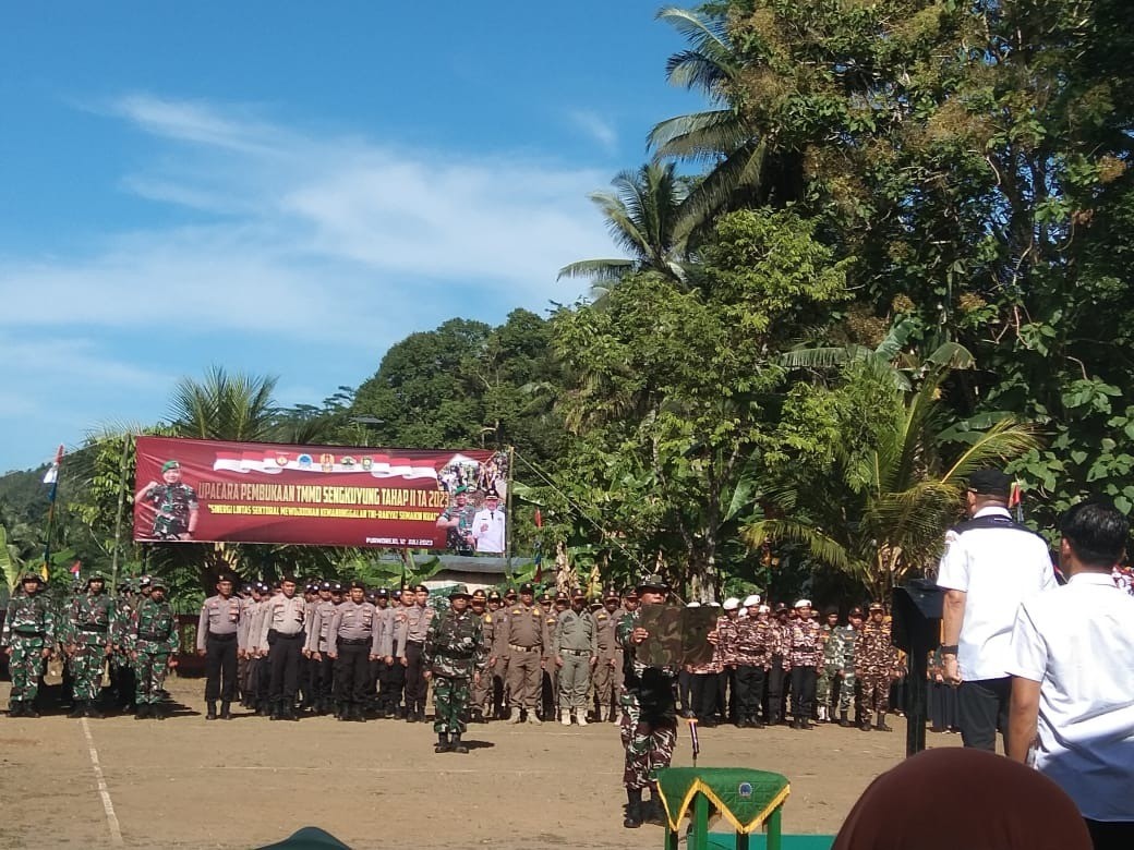 Upacara Pembukaan Tentara Manunggal Membangun Desa (TMMD)