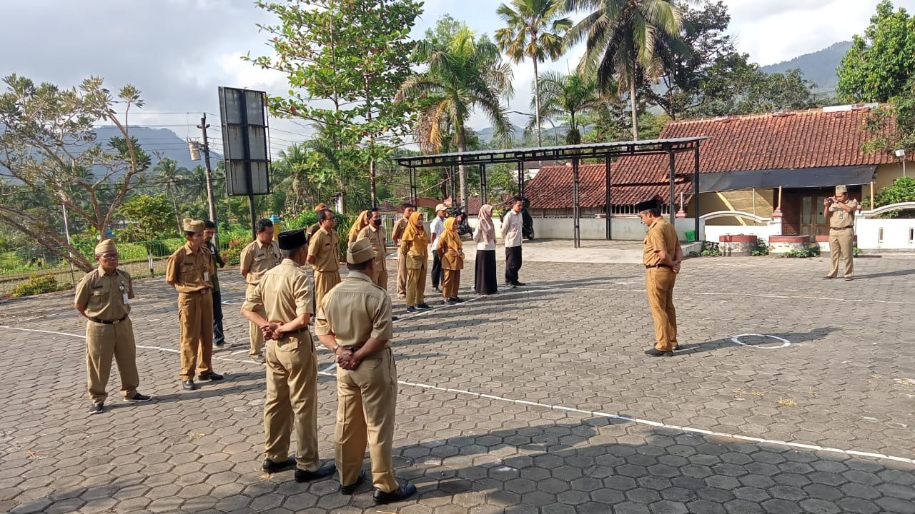 Apel Pagi Karyawan dan Karyawati Kaantor Kec.Bruno