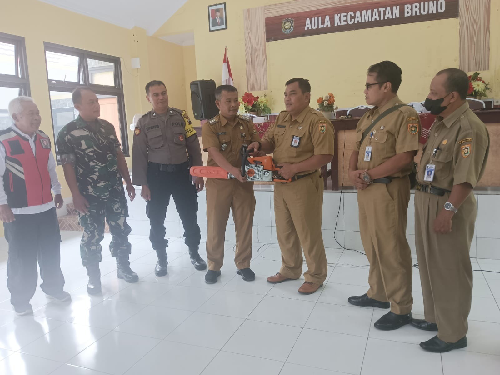 Rapat Koordinasi Tentang Penanggulangan Bencana serta Penyeraha mesin Pemotong/Gergaji