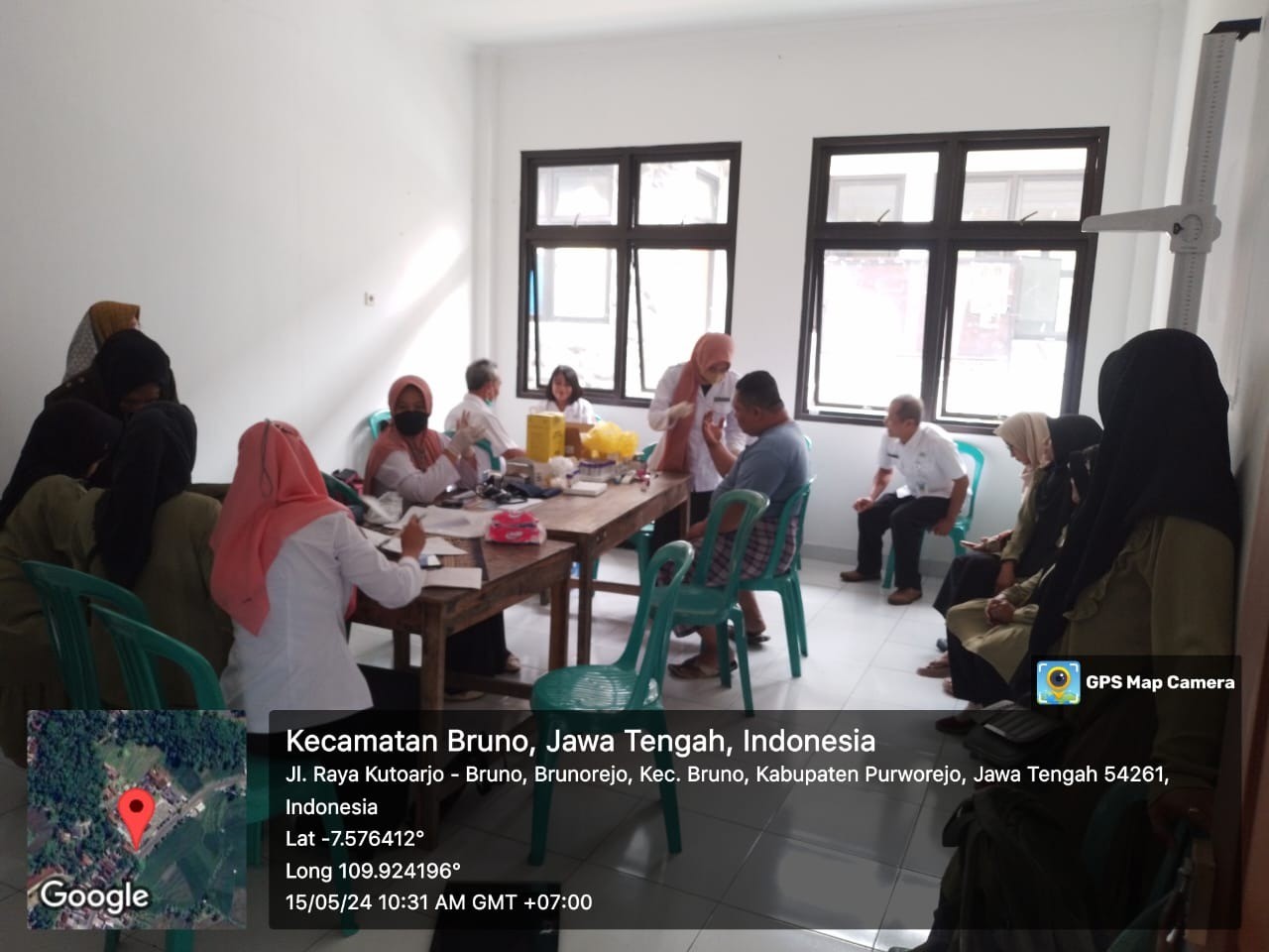 Screening Kesehatan di Kantor Kecamatan Bruno