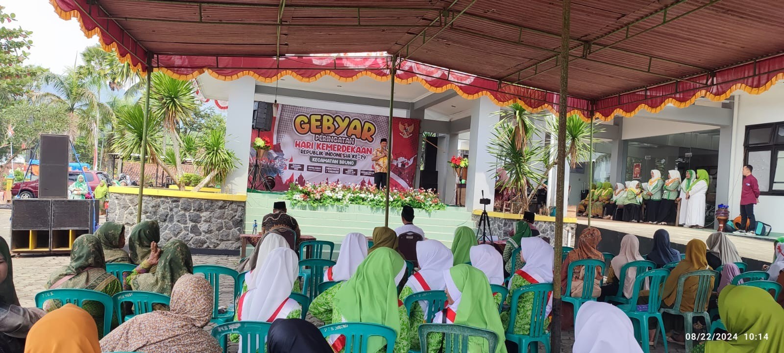 Pembukaan Lomba Hadroh Muslimah di Halaman Kantor Kecamatan Bruno