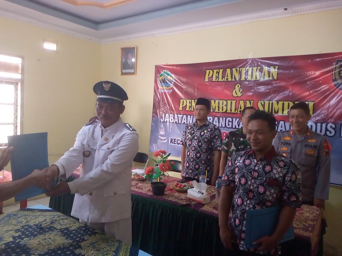 Pelantikan dan Pengambilan Sumpah Perangkat desa di Desa Brondong