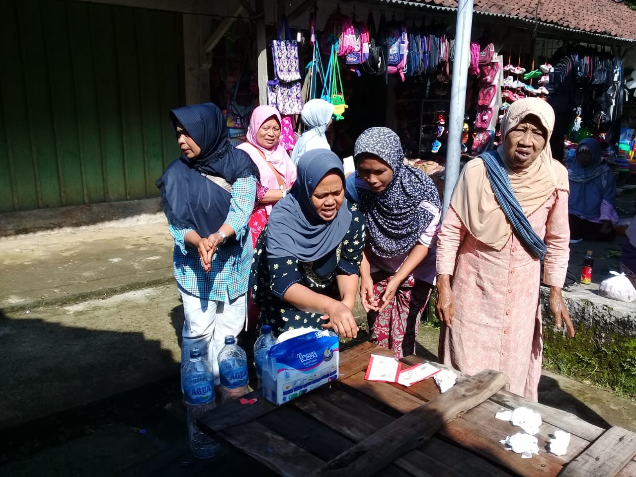 sosialisasi_covid-19_di_pasar_tegalsari.jpg